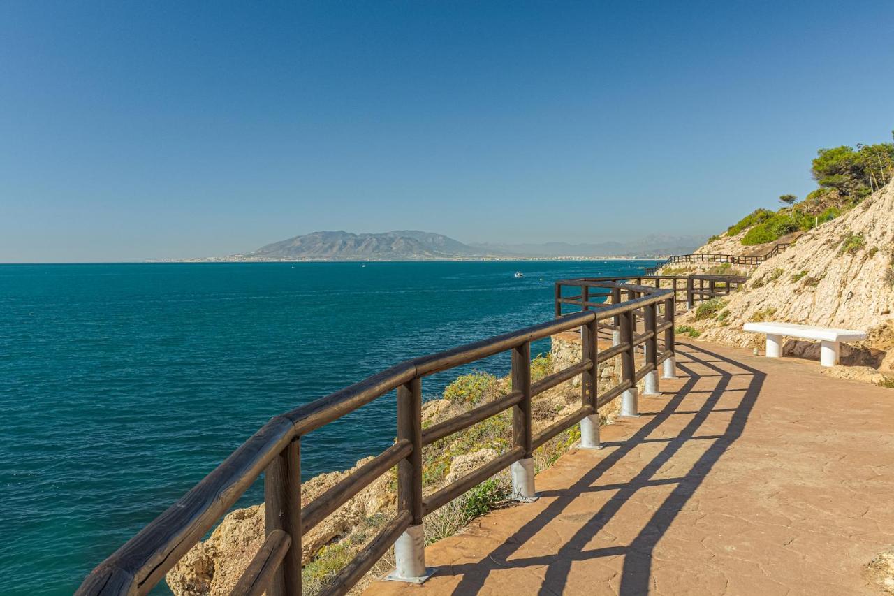 Villa Alboran Beachfront 9Pax Torre de Benagalbon Exterior photo